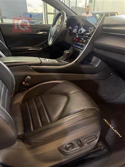 تويوتا أفالون